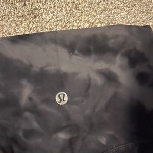 lululemon align  high rise - crop 23” size 2 color: diamond dye pitch grey graph